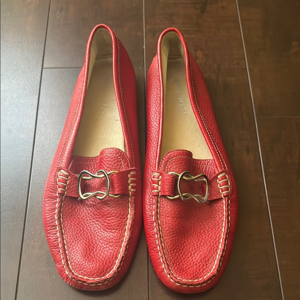 Preowned Women’s Nine West Red Leather Loafers with Silver Accent 10M